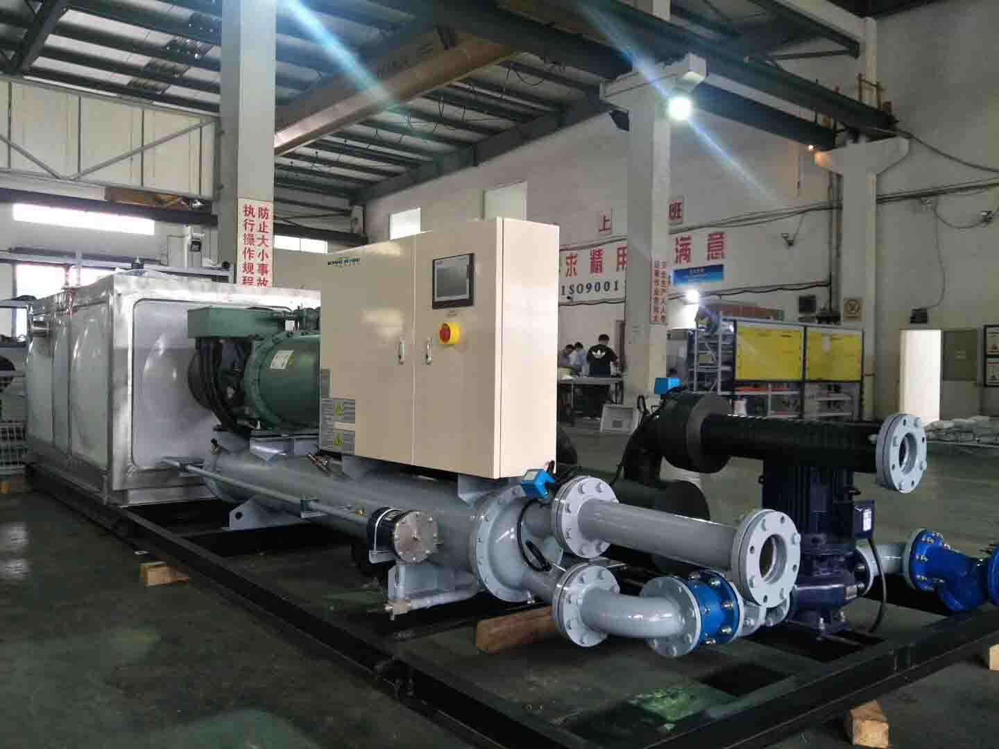 Water cooled chiller with hydraulic module